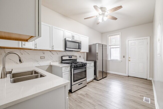 Building Photo - 6111 S Eberhart Ave
