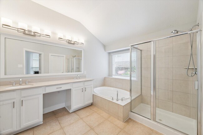 Building Photo - 11 Knotwood Ct