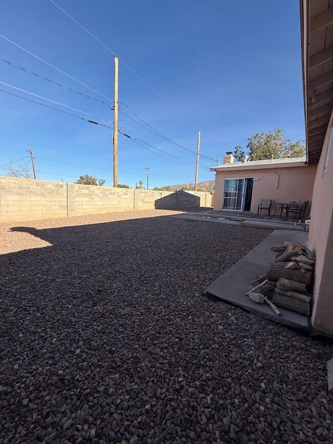 Building Photo - Well Maintained 3bd/2ba Home With Large Bonus Room