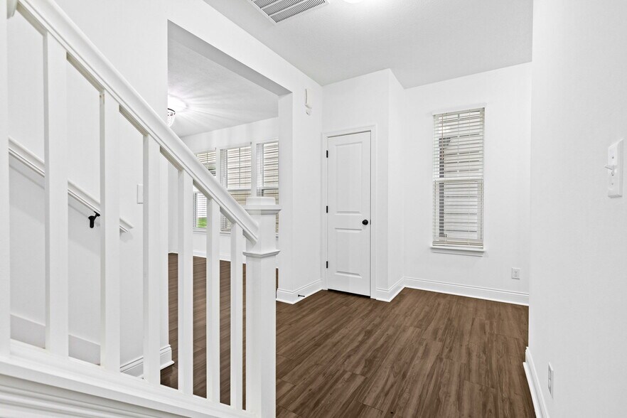 Building Photo - 7011 Pickett Pl