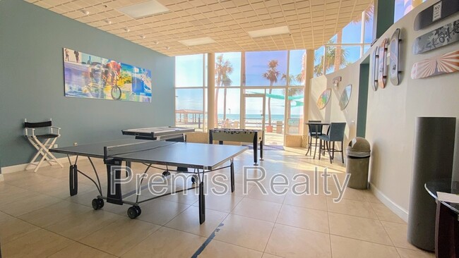 Building Photo - 880 Mandalay Ave