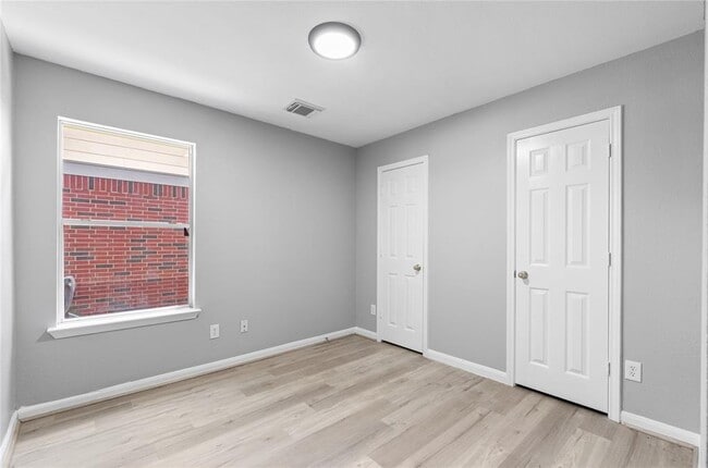 Building Photo - 1406 Hemple Dr