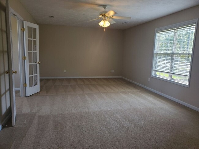 Building Photo - Charming 2 Story Home with Sun-Room!