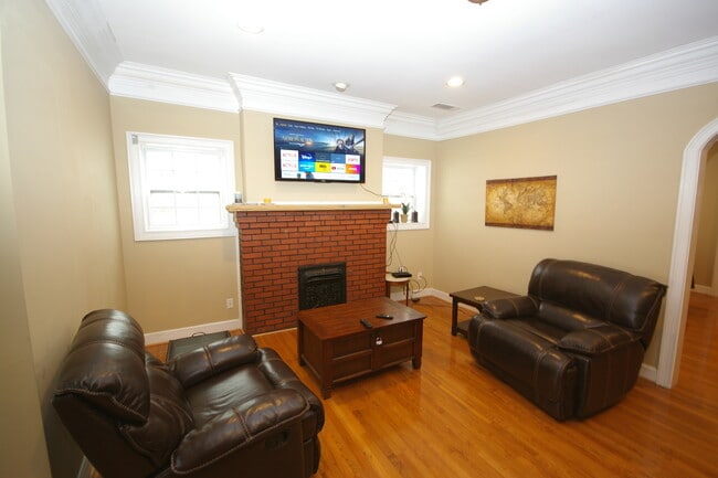 Building Photo - 865 Virginia Cir NE