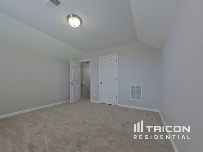 Building Photo - 819 Chablis Dr