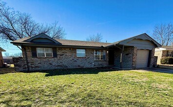 Building Photo - Close to Everything!