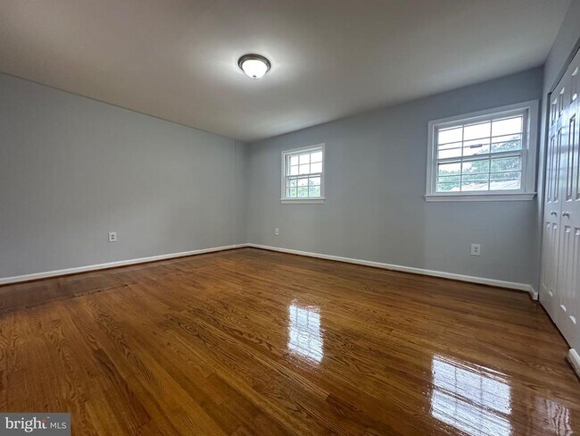 Building Photo - 14451 Village Dr
