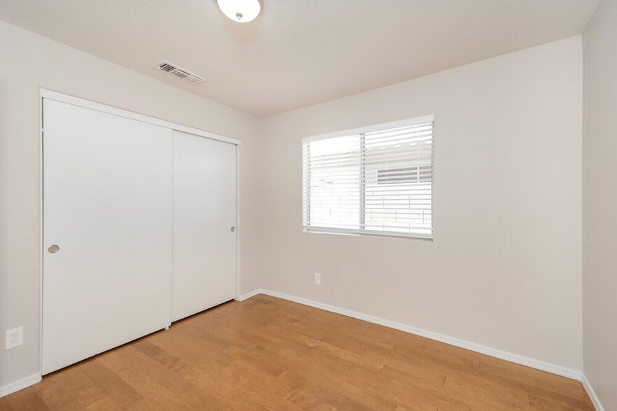 Building Photo - 8335 W Columbine Dr