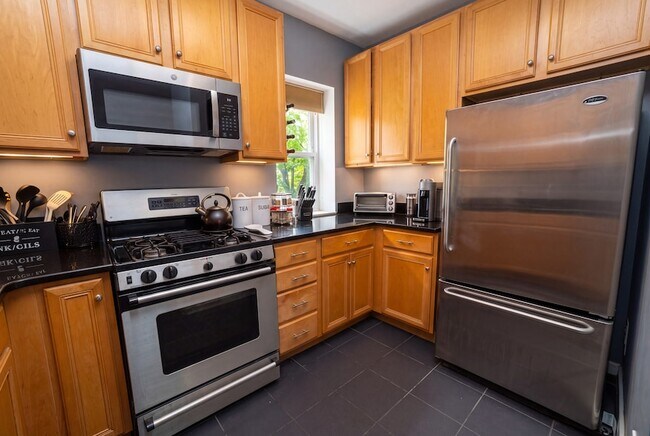 Building Photo - 1021 E 46th St