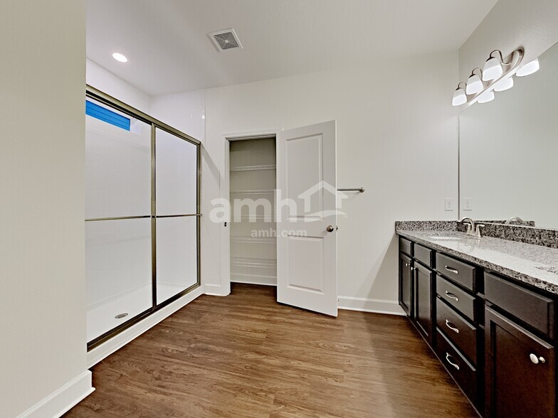 Building Photo - 450 Sandstone Dr