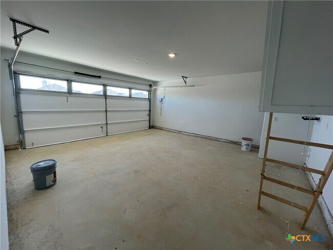Building Photo - 214 Escondido Cir