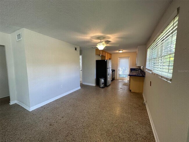 Building Photo - 603 Oakwood Ave
