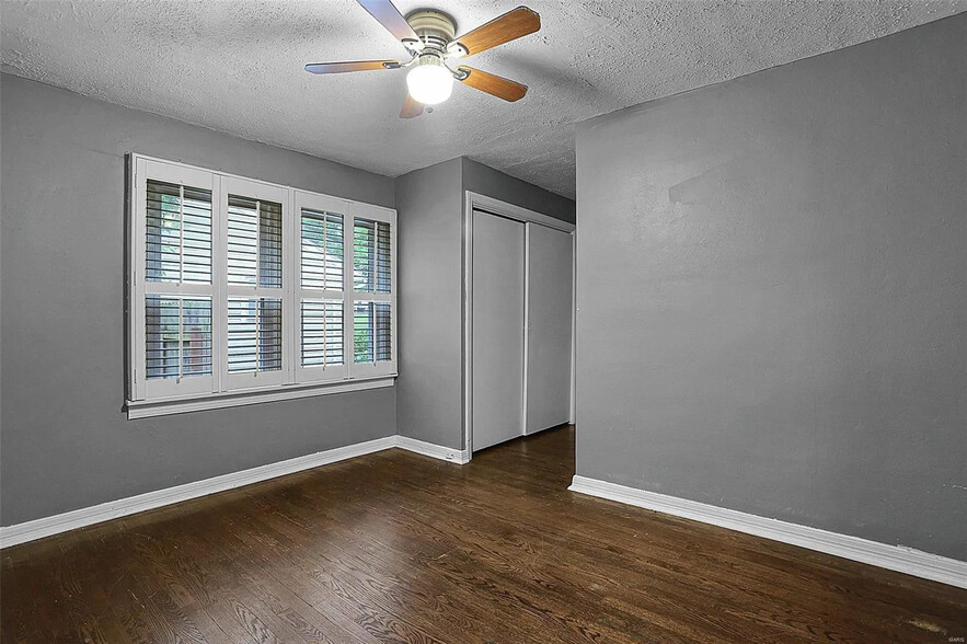 Master bedrrom w/ closet - 806 Elsworth Pl