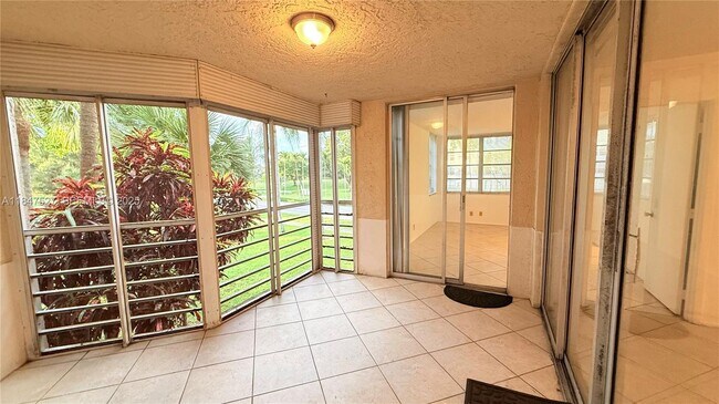 Building Photo - 1811 Sabal Palm Dr