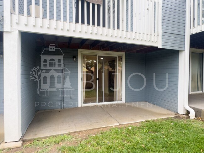 Building Photo - Gold Hill Townhome