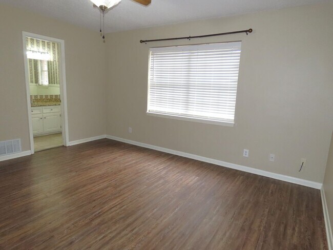 Building Photo - South Tyler! Beautiful 4 Bedroom, 3 Bath House