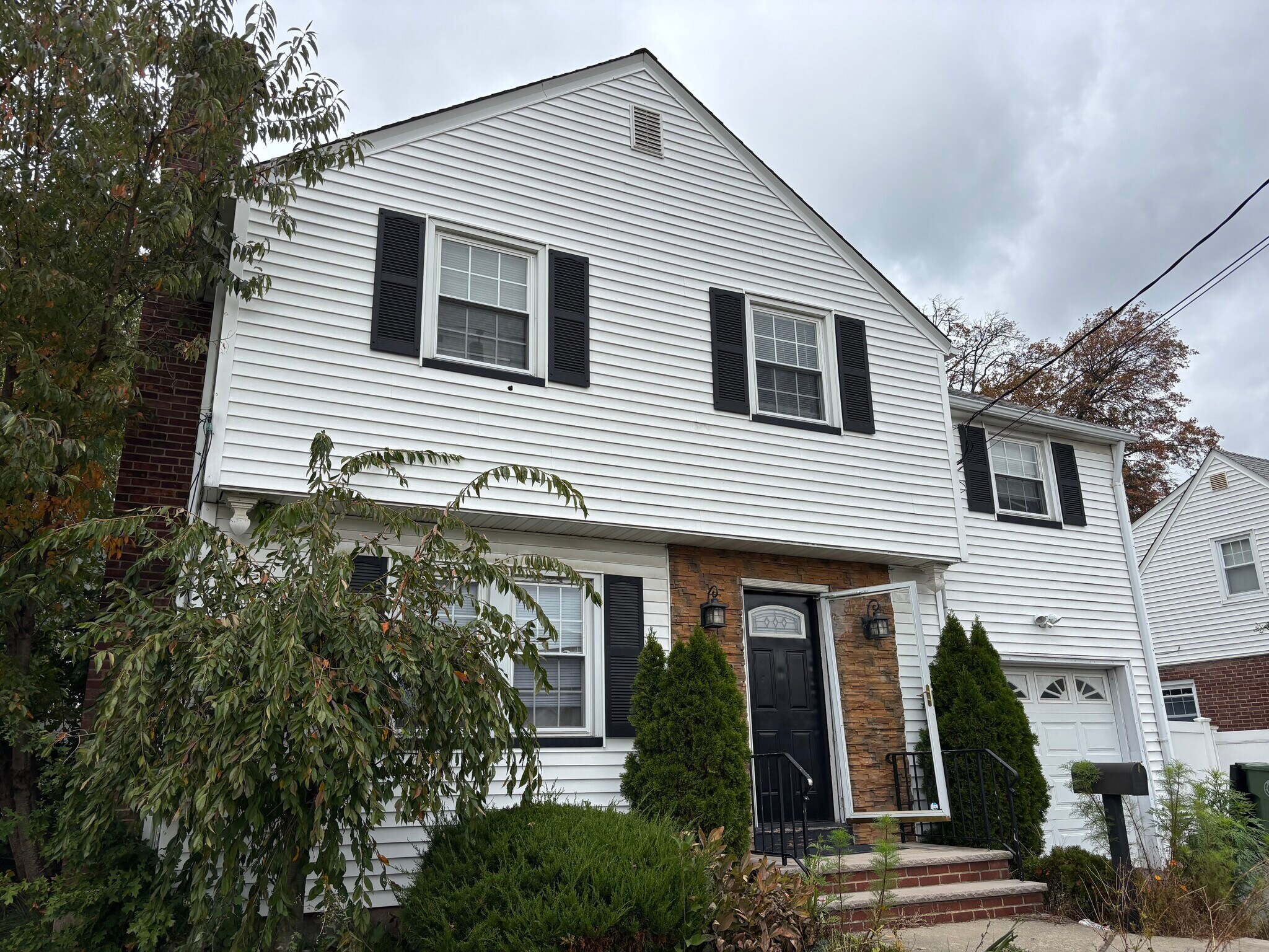 Building Photo - 130 Birchwood Rd