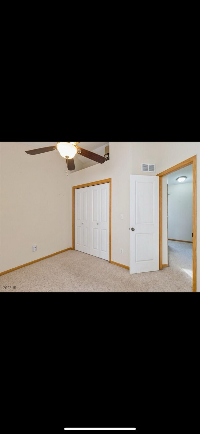 Building Photo - 15220 Greenbelt Dr