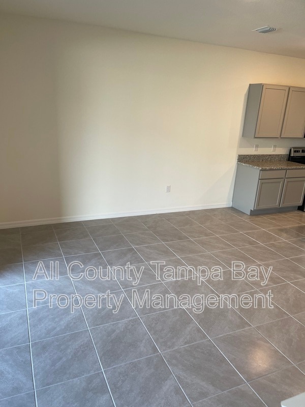 Building Photo - 33061 Major Oak Dr