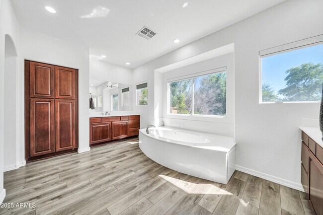 Building Photo - 7149 W Avenida Del Sol