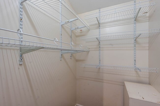 Building Photo - 2 bed and 2 bath house with garage and par...