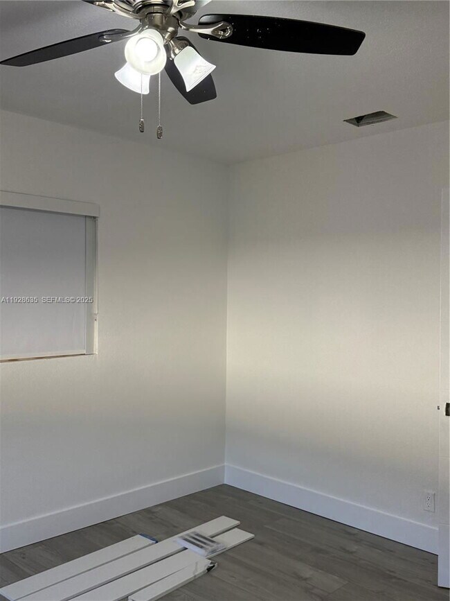 Building Photo - 1601 NE 158th St