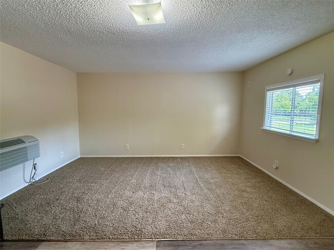Building Photo - 17903 Strack Dr