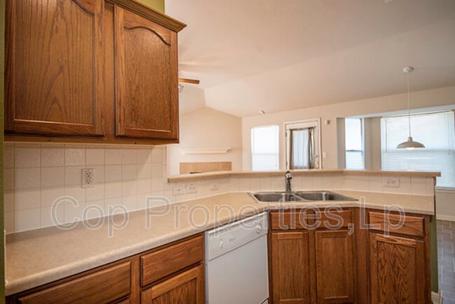 Building Photo - 8422 Whitebrush