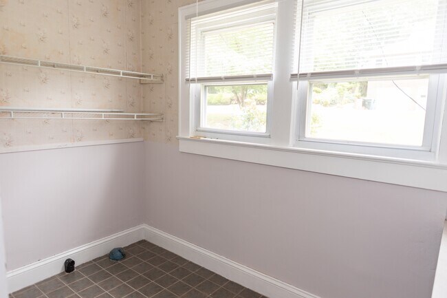 Building Photo - 751 Harris Ave NW