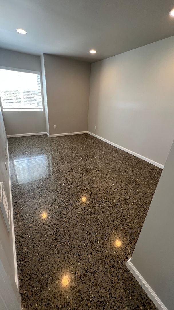 Building Photo - "Charming 3-Bedroom Duplex with 2 Full Bat...