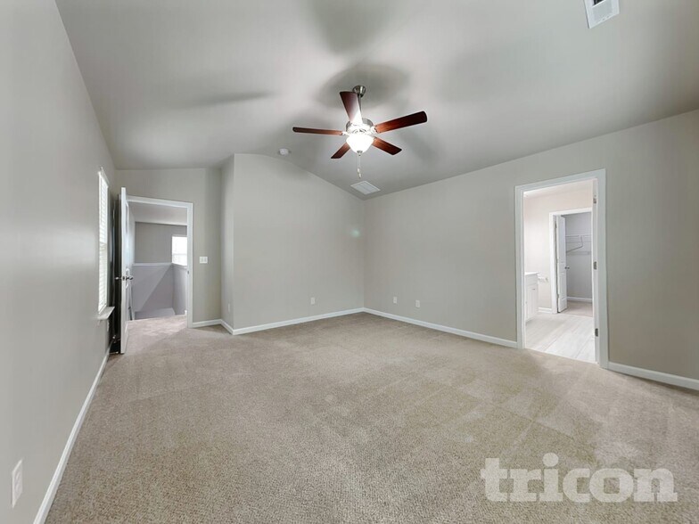 Building Photo - 143 Spring Knoll Dr