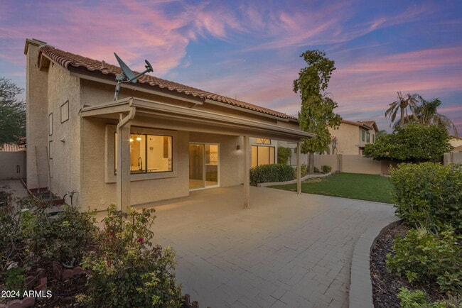 Building Photo - 387 W Larona Ln