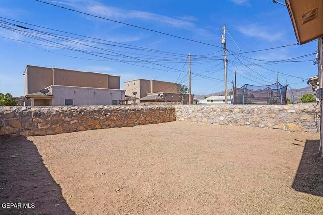 Building Photo - 5740 Saluki Dr