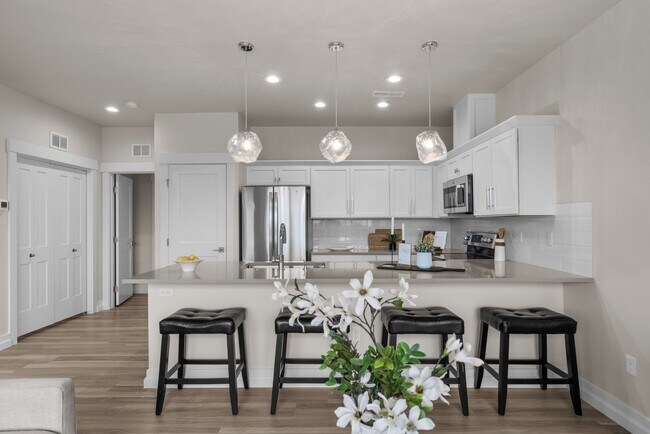 Building Photo - 2213 S Federal Way