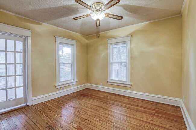 SE Bed room - 2nd floor - 4333 Charlotte St