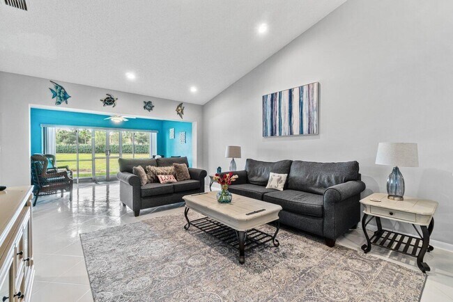 Building Photo - 7916 Coral Pointe Dr