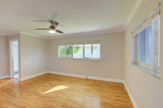 Building Photo - 1010 SW 1st St