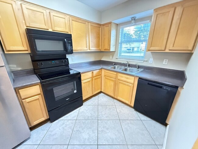 Building Photo - 1625 Martin Bluff Rd