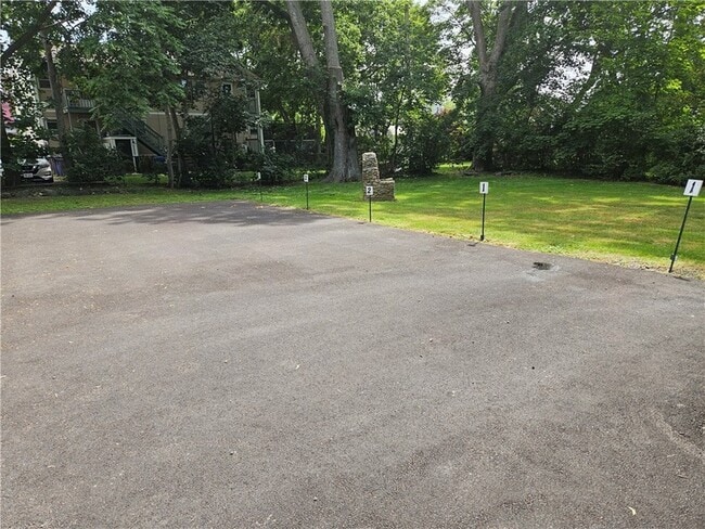 Building Photo - 49 Merton Rd