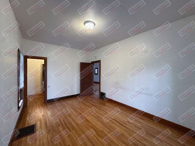 Building Photo - 3 bedroom, 2 bath single-family home