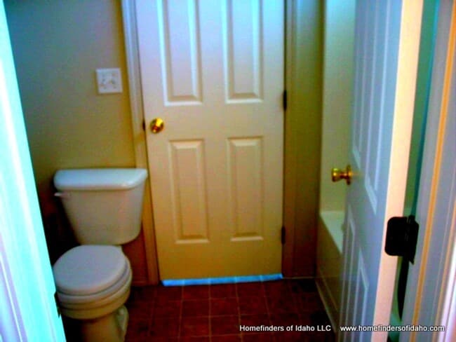 Building Photo - Beautiful 2-Story Row Home! Lawn Maintained!