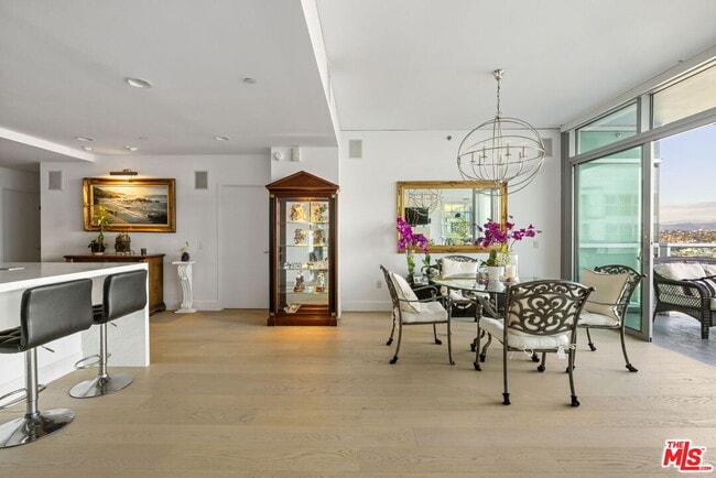 Building Photo - 13650 Marina Pointe Dr