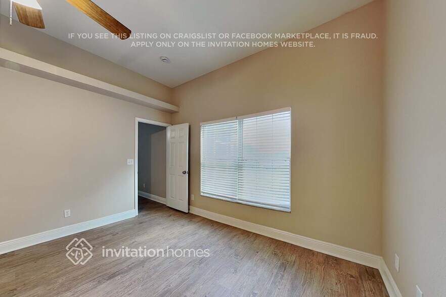Building Photo - 10428 Calle De Flores Dr