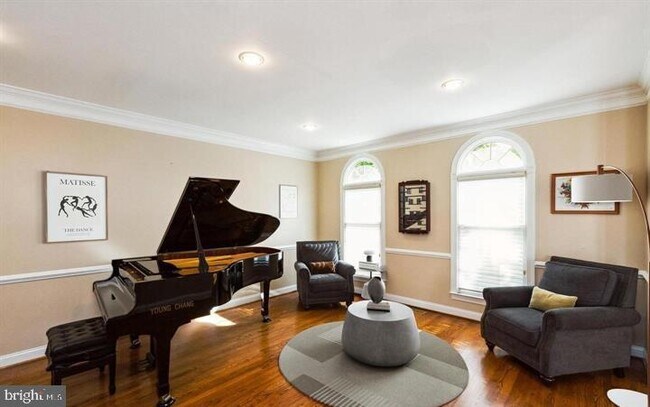 Building Photo - 10418 Willow Crest Ct