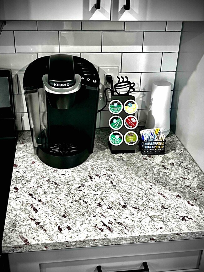 Building Photo - 1592 Main St