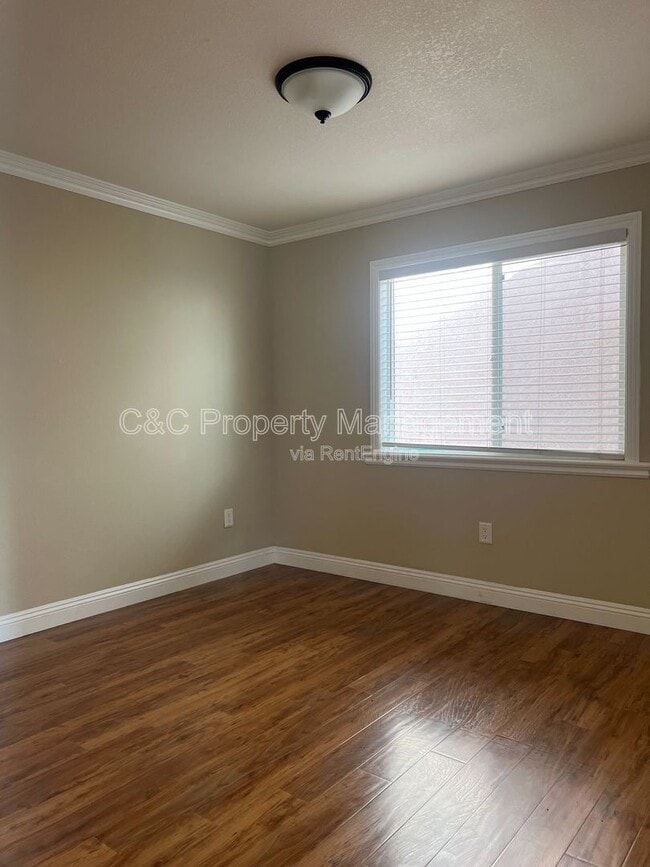 Building Photo - 1445 1/2 South Sunol Drive