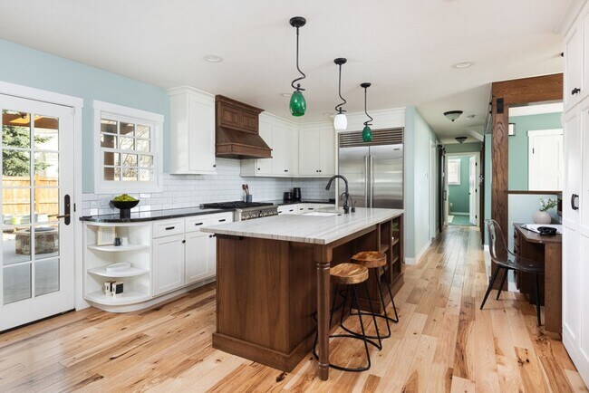 Building Photo - 5 Bedroom 2.5 Bath Retreat in Prime Arvada...