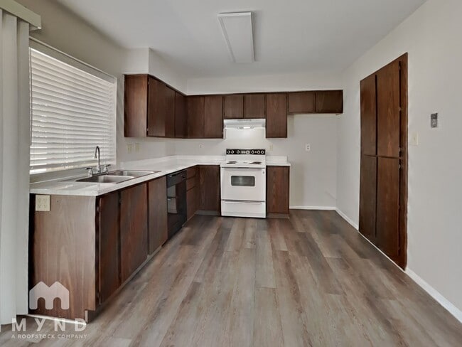 Building Photo - 5632 W Comet Ave