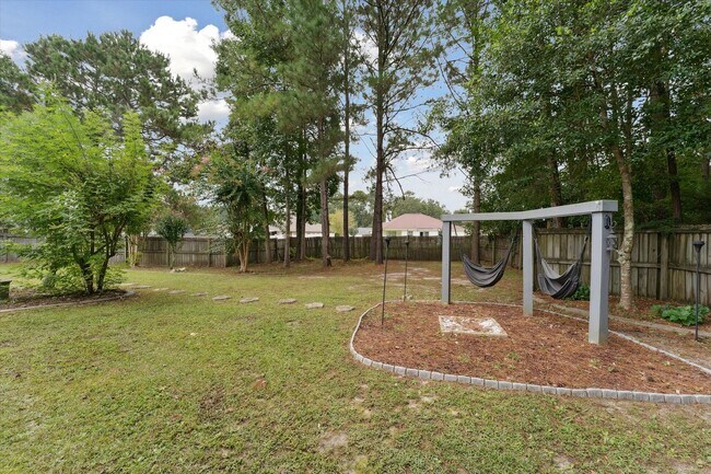 Building Photo - AVAILABLE OCTOBER 2025! [PET FRIENDLY]