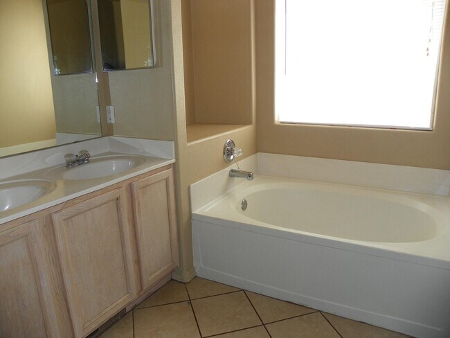 Building Photo - 1828 Chicoma Rd